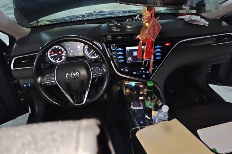 Used Toyota Camry 2018 2.0G Luxury Edition Center Console