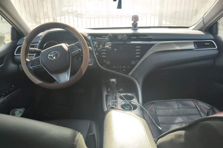 Used Toyota Camry 2018 Dual-Engine 2.5 HG Luxury Edition Center Console
