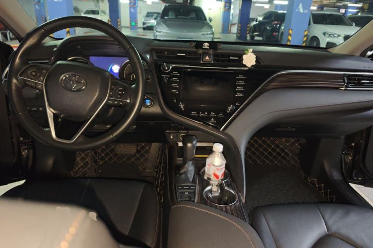 Used Toyota Camry 2018 2.5G Luxury Edition Center Console