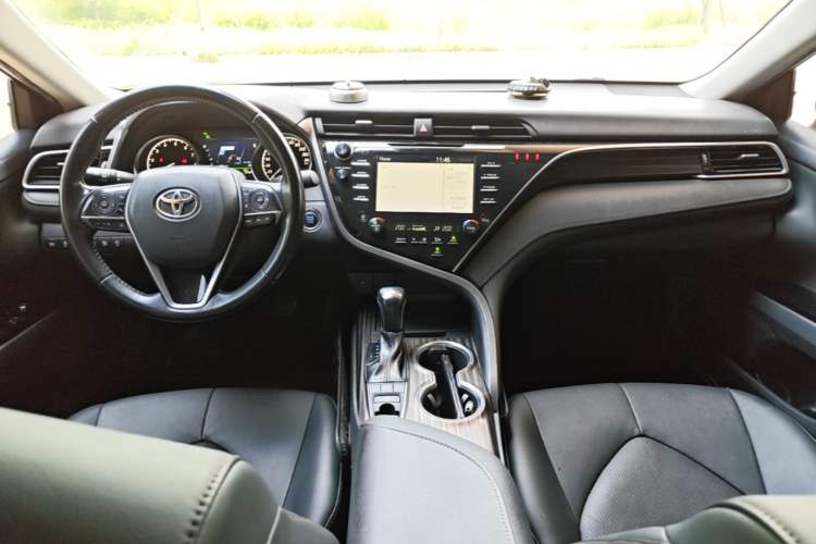 Used Toyota Camry 2018 2.5G Luxury Edition Center Console