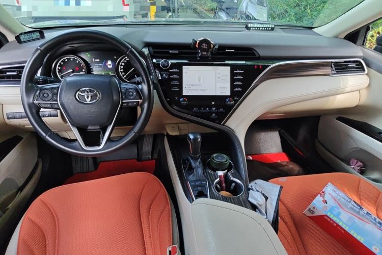 Used Toyota Camry 2018 2.5G Luxury Edition Center Console