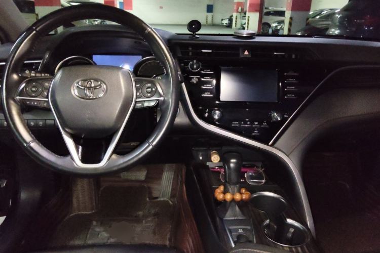 Used Toyota Camry 2018 2.0G Luxury Edition Center Console