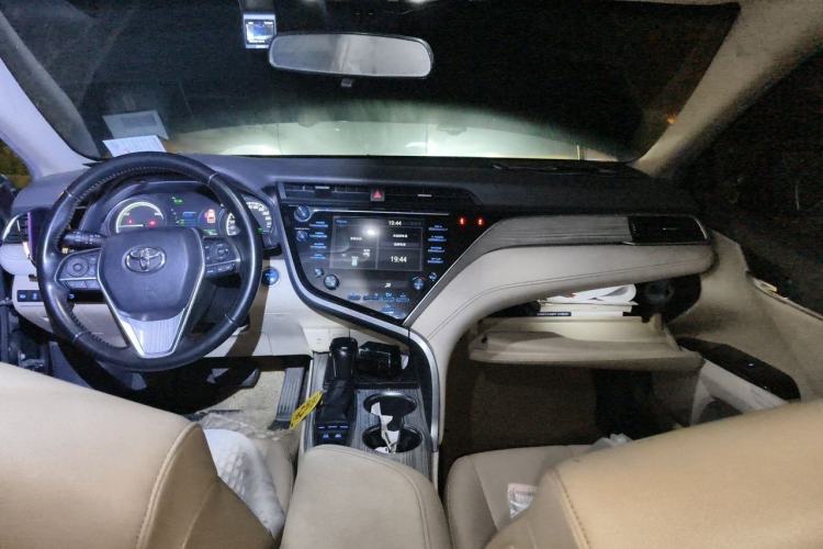 Used Toyota Camry 2018 Dual-Engine 2.5 HG Luxury Edition Center Console