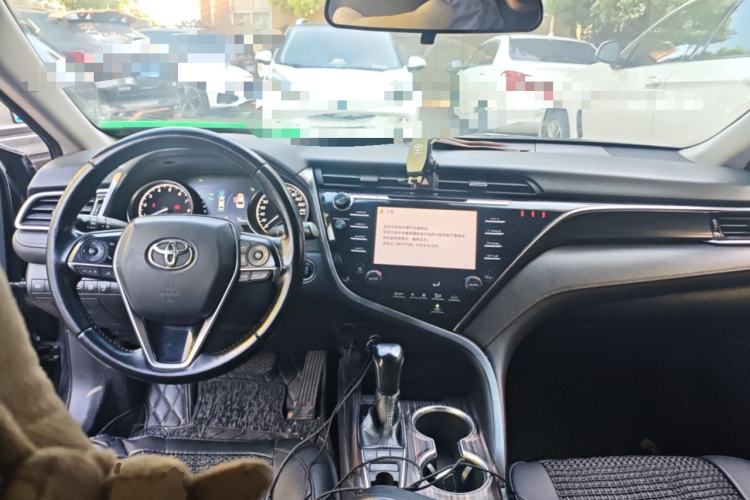 Used Toyota Camry 2018 2.5G Luxury Edition Center Console