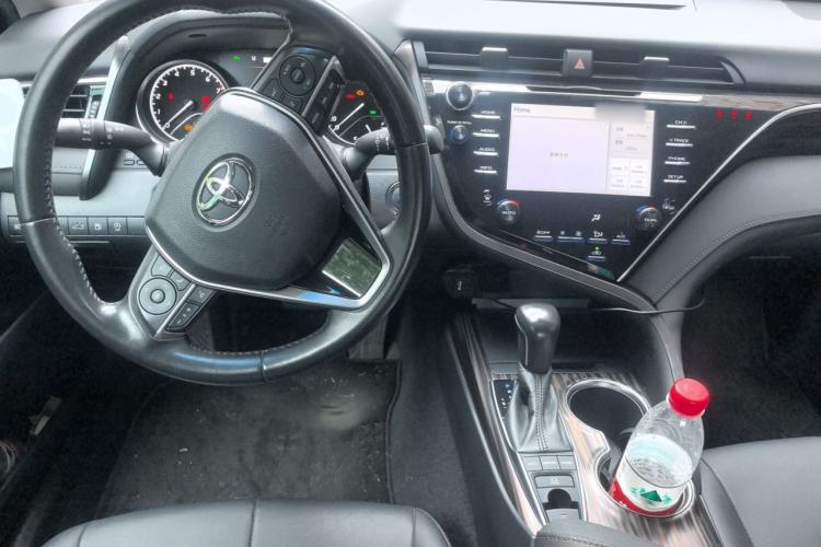 Used Toyota Camry 2018 2.5G Luxury Edition Center Console