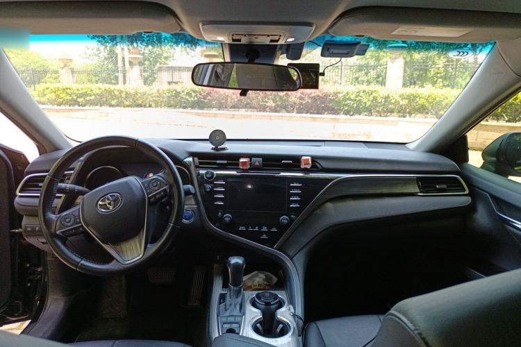 Used Toyota Camry 2018 Dual-Engine 2.5 HG Luxury Edition Center Console
