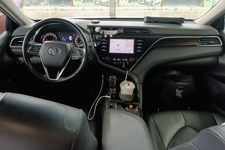 Used Toyota Camry 2018 2.0G Luxury Edition Center Console