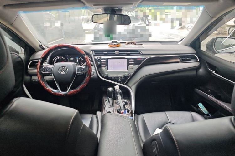 Used Toyota Camry 2018 2.0G Luxury Edition Center Console