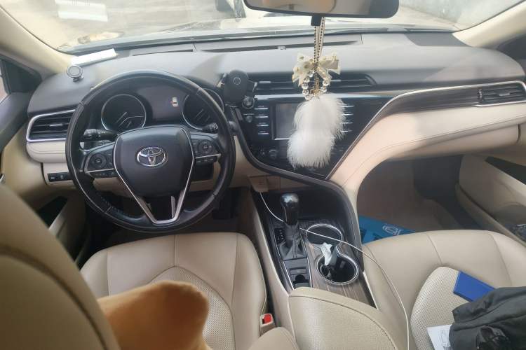 Used Toyota Camry 2018 2.0G Luxury Edition Center Console