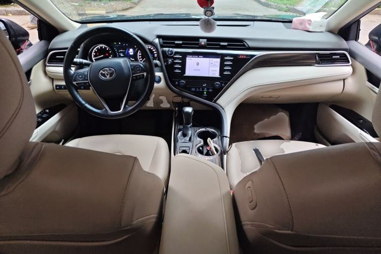 Used Toyota Camry 2018 2.0G Luxury Edition Center Console