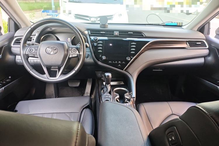 Used Toyota Camry 2018 2.5G Luxury Edition Center Console