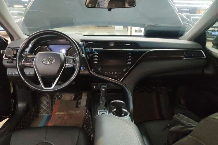 Used Toyota Camry 2018 2.5G Luxury Edition Center Console