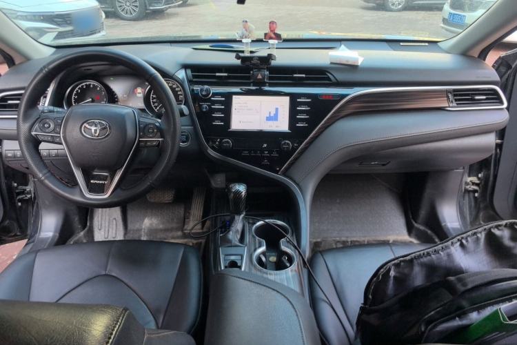 Used Toyota Camry 2018 2.0G Luxury Edition Center Console