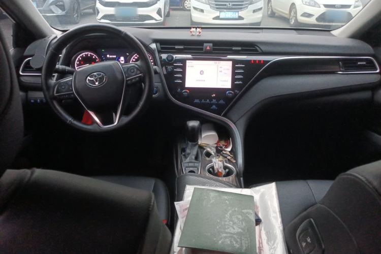 Used Toyota Camry 2018 2.5G Luxury Edition Center Console