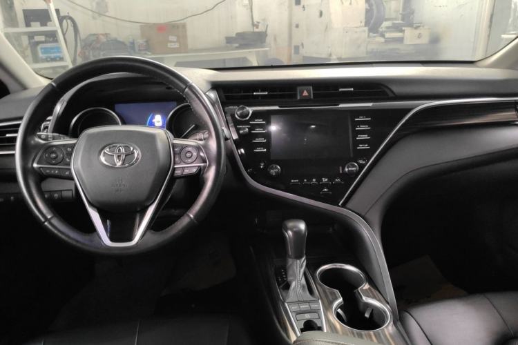 Used Toyota Camry 2018 2.5G Luxury Edition Center Console