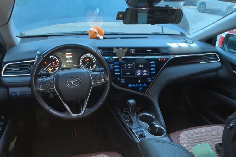 Used Toyota Camry 2018 2.5G Luxury Edition Center Console