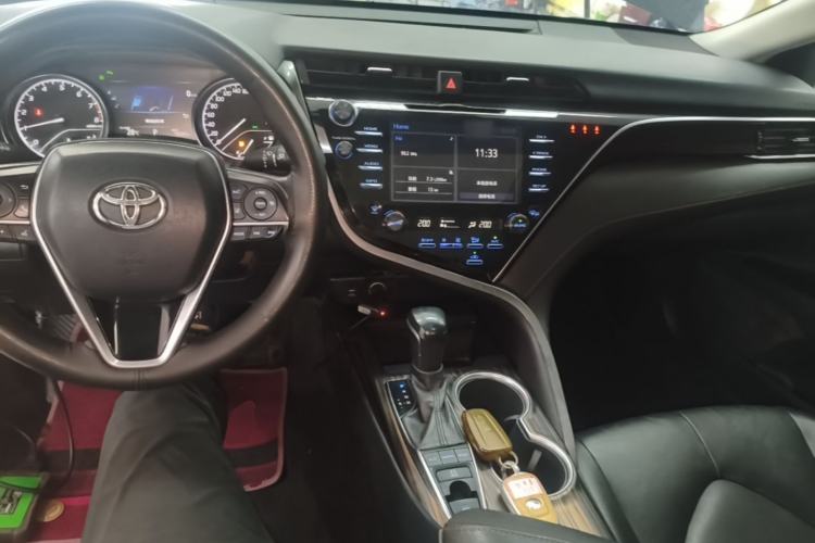 Used Toyota Camry 2018 2.5G Luxury Edition Center Console