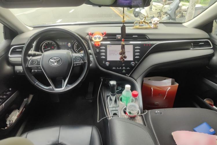 Used Toyota Camry 2018 2.5G Luxury Edition Center Console