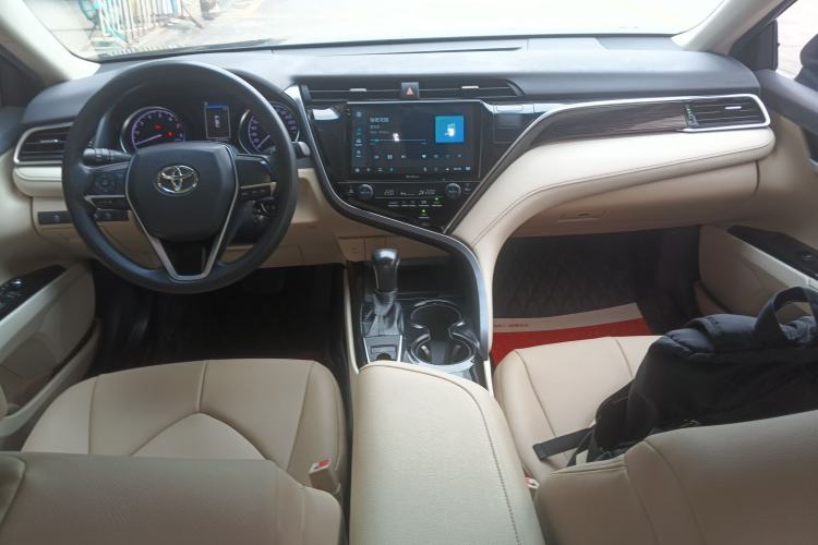 Used Toyota Camry 2018 2.0E Elite Edition Center Console