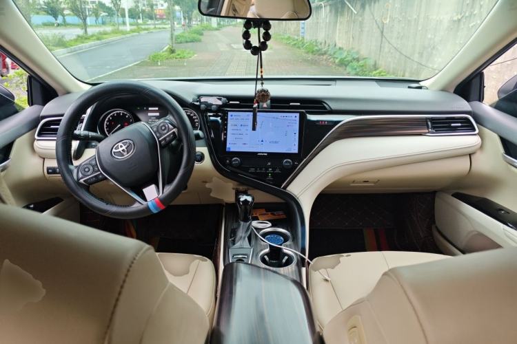Used Toyota Camry 2018 2.0G Luxury Edition Center Console