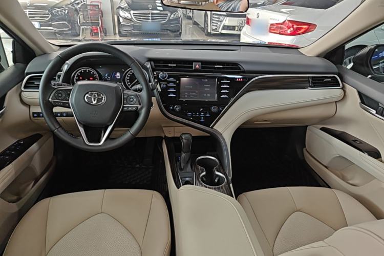 Used Toyota Camry 2018 2.0G Luxury Edition Center Console
