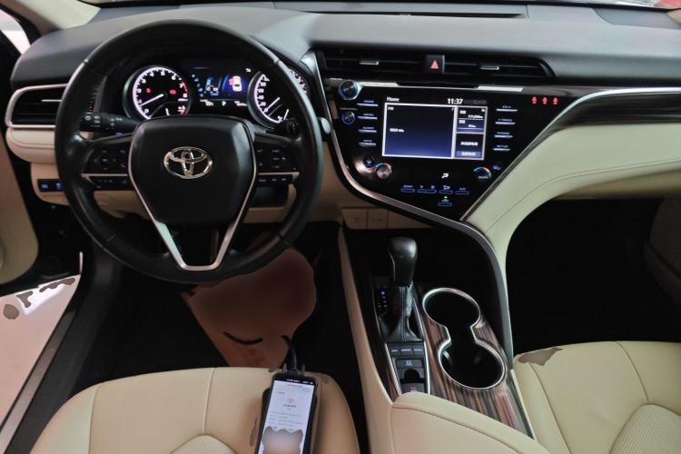 Used Toyota Camry 2018 2.5G Luxury Edition Center Console