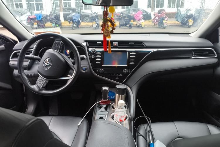 Used Toyota Camry 2018 2.0G Luxury Edition Center Console