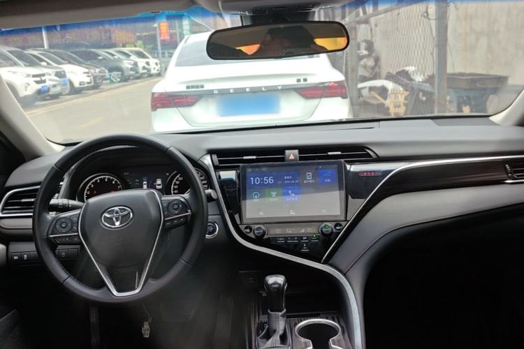Used Toyota Camry 2018 2.0G Luxury Edition Center Console