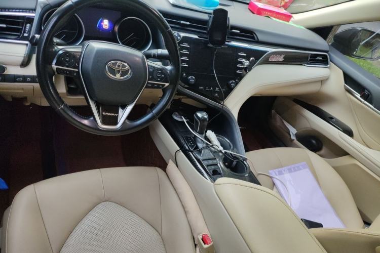 Used Toyota Camry 2018 2.5G Luxury Edition Center Console