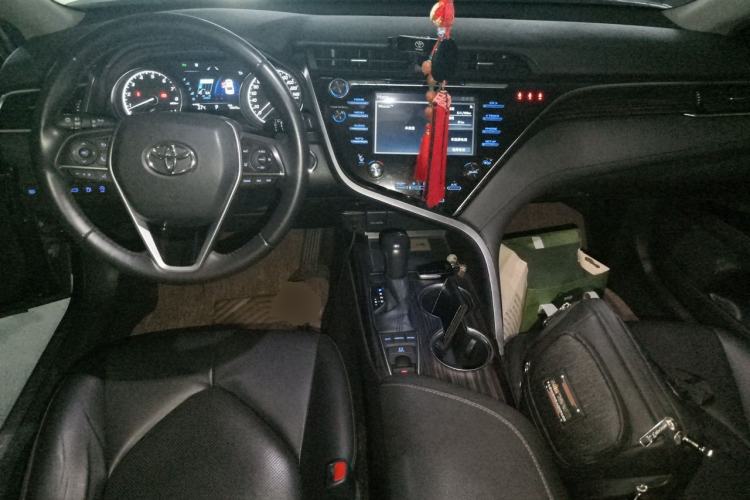 Used Toyota Camry 2018 2.5G Luxury Edition Center Console