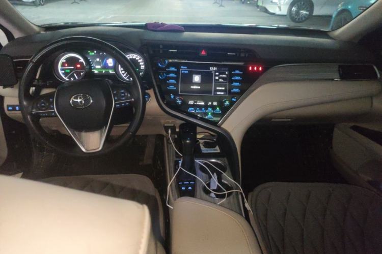 Used Toyota Camry 2018 Dual-Engine 2.5 HG Luxury Edition Center Console