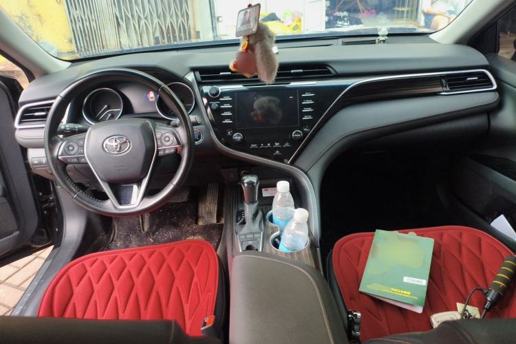 Used Toyota Camry 2018 2.5G Luxury Edition Center Console