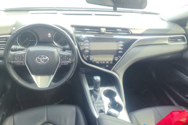 Used Toyota Camry 2018 Dual-Engine 2.5 HG Luxury Edition Center Console