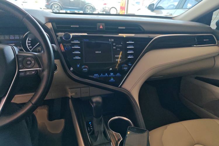 Used Toyota Camry 2018 2.5G Luxury Edition Center Console