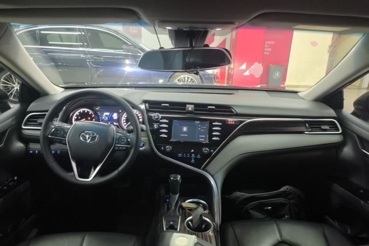 Used Toyota Camry 2018 2.0G Luxury Edition Center Console