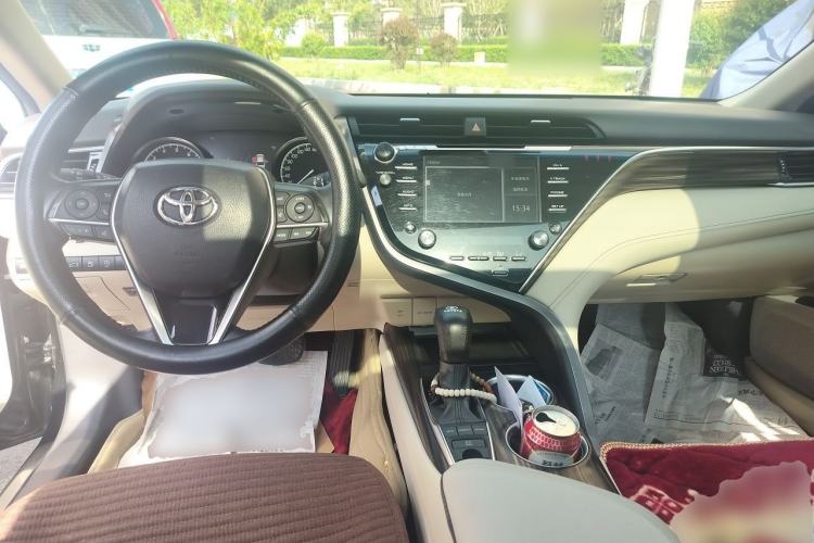 Used Toyota Camry 2018 2.5G Luxury Edition Center Console