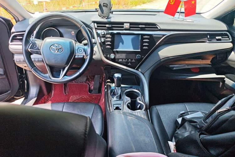 Used Toyota Camry 2018 2.0G Luxury Edition Center Console