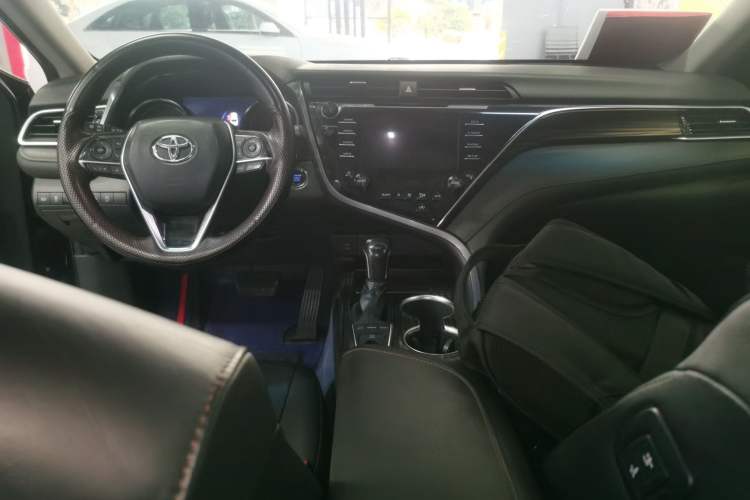 Used Toyota Camry 2018 2.5G Luxury Edition Center Console