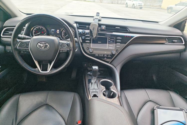 Used Toyota Camry 2018 2.5G Luxury Edition Center Console