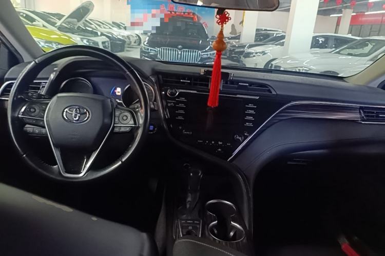 Used Toyota Camry 2018 2.5G Luxury Edition Center Console