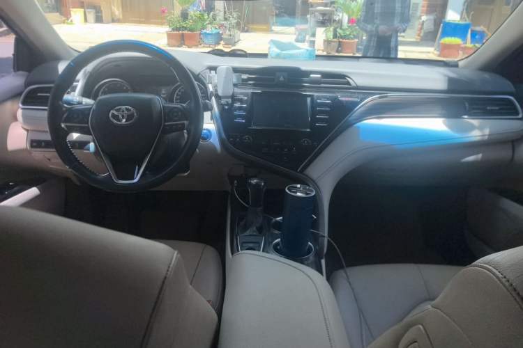 Used Toyota Camry 2018 2.0G Luxury Edition Center Console