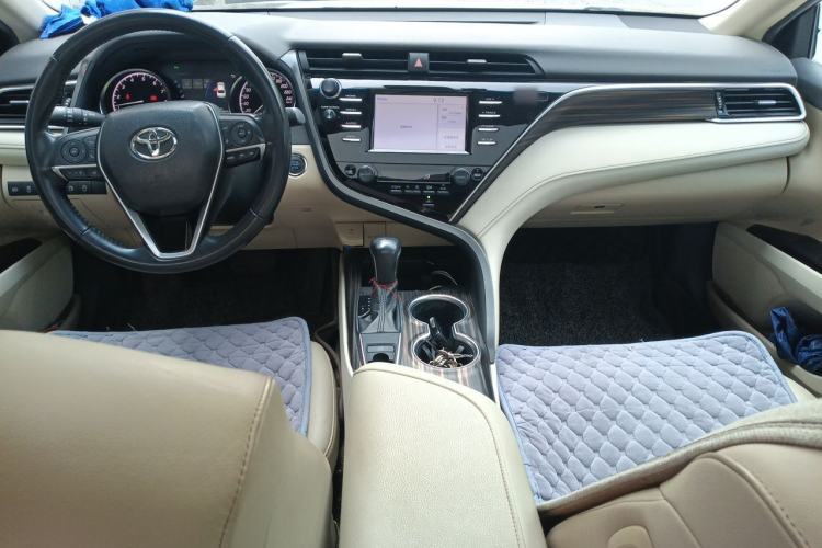 Used Toyota Camry 2018 2.0G Luxury Edition Center Console
