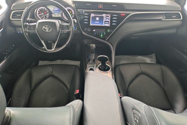 Used Toyota Camry 2018 2.0G Luxury Edition Center Console