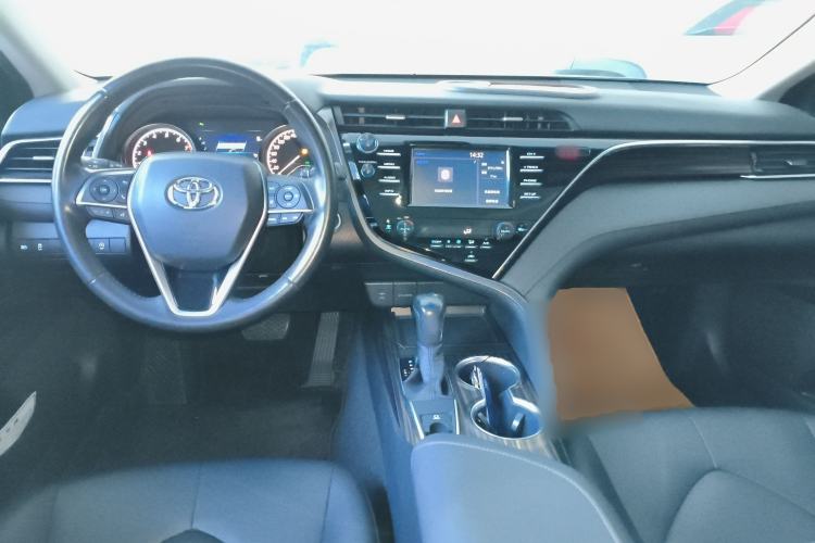 Used Toyota Camry 2018 2.0G Luxury Edition Center Console