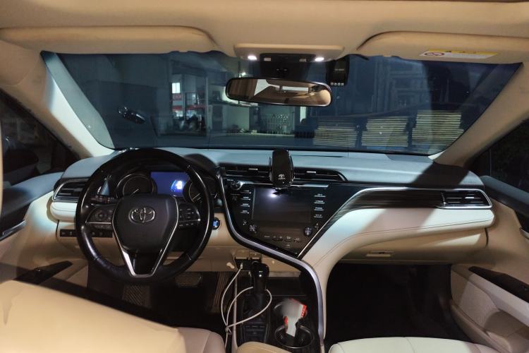 Used Toyota Camry 2018 2.5G Luxury Edition Center Console