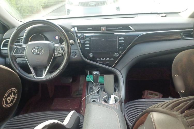 Used Toyota Camry 2018 2.5G Luxury Edition Center Console
