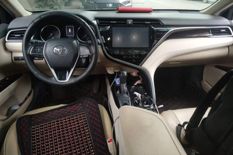 Used Toyota Camry 2018 2.0E Elite Edition Center Console