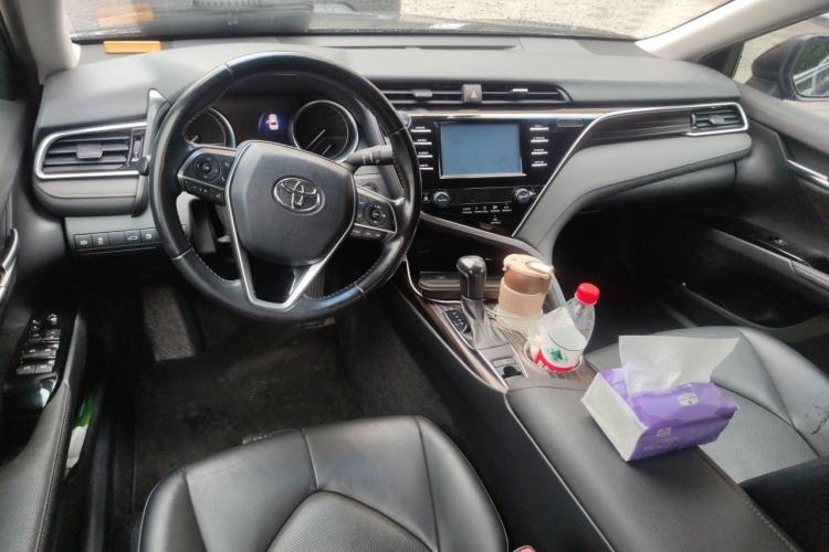 Used Toyota Camry 2018 2.0G Luxury Edition Center Console
