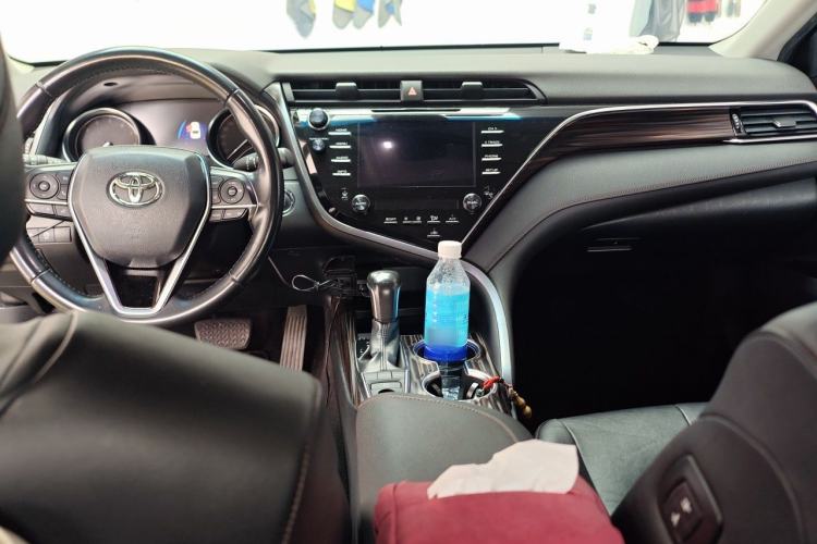 Used Toyota Camry 2018 2.5G Luxury Edition Center Console
