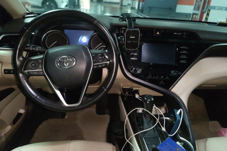 Used Toyota Camry 2018 2.0G Luxury Edition Center Console